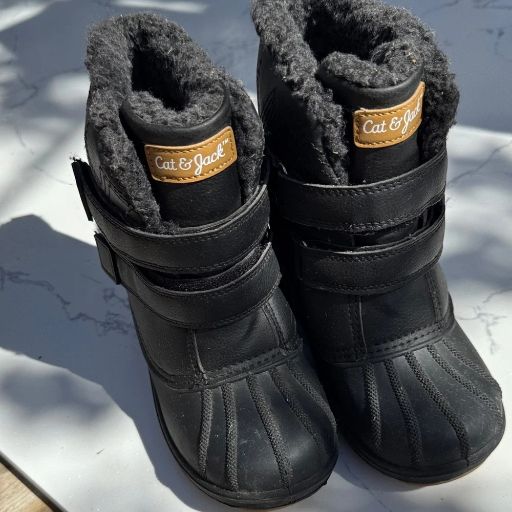 Cat & Jack Black Kids Winter Boots with Tan Contrast Sole